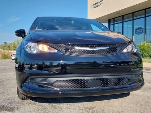 New 2026 Chrysler Voyager LX image 4