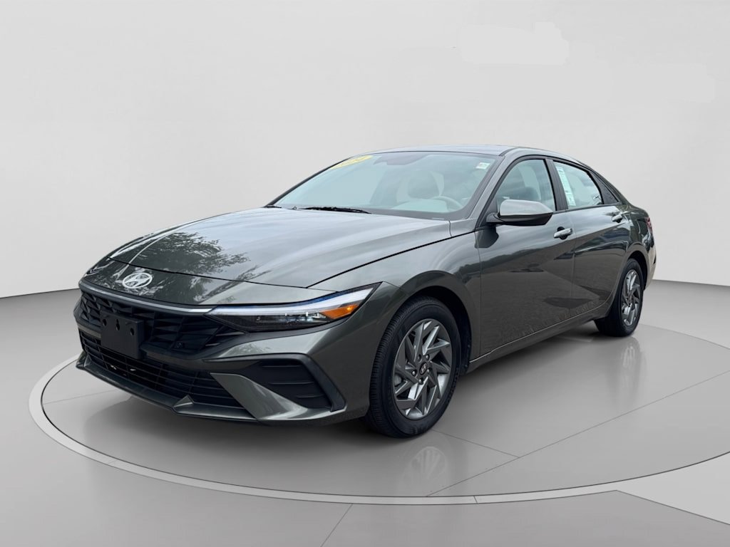 Used 2024 Hyundai Elantra Blue FWD image 17