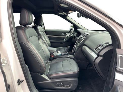 Used 2018 Ford Explorer Sport image 11