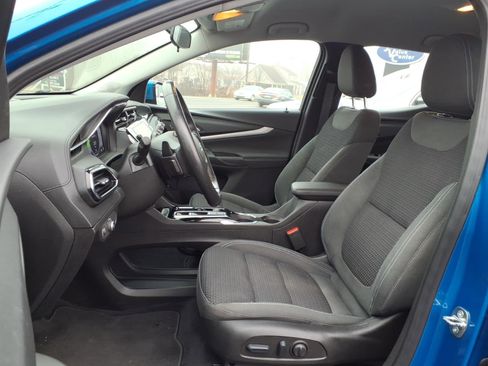 Used 2022 Chevrolet Bolt EUV LT w/ Comfort Package image 5