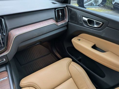 Certified 2023 Volvo XC60 B5 Ultimate w/ Climate Package image 18