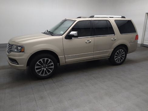 Used 2017 Lincoln Navigator Select image 2