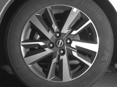 Used 2025 Nissan Versa SV FWD image 12