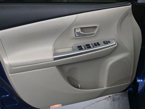 Used 2012 Toyota Prius V Five image 9