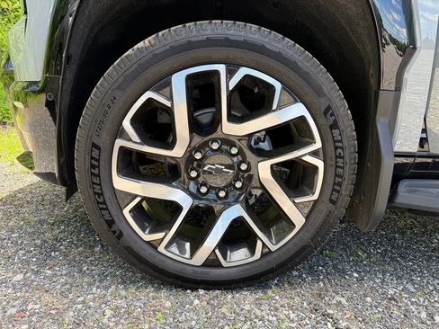 New 2025 Chevrolet Silverado EV RST image 11