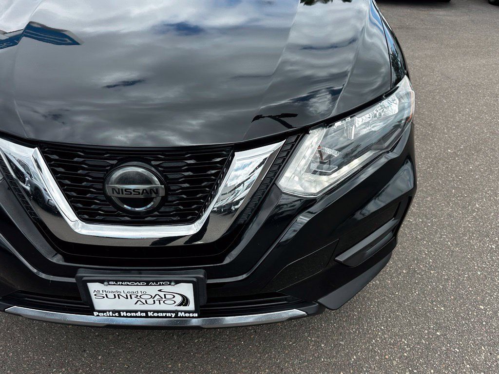 Used 2018 Nissan Rogue SV FWD image 5
