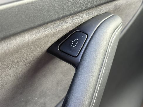Used 2024 Tesla Model Y 2WD image 27