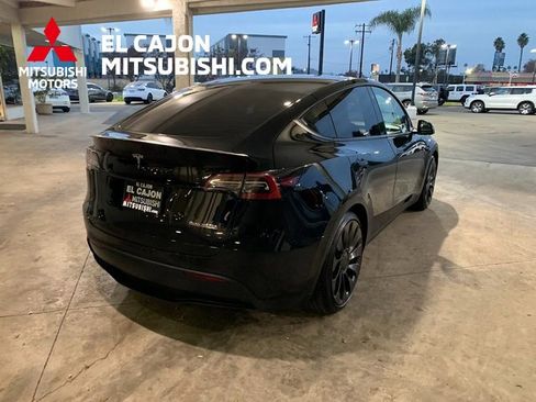Used 2022 Tesla Model Y Performance image 3