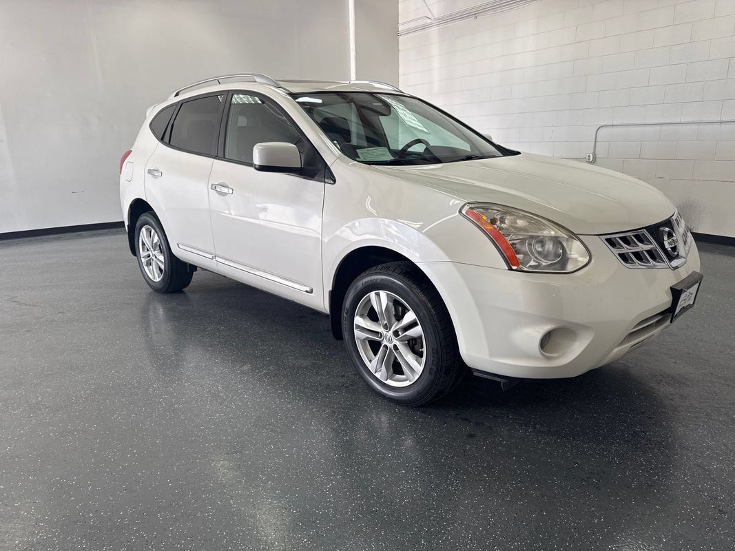 Used 2013 Nissan Rogue SV w/ Premium Pkg AWD/4WD image 2