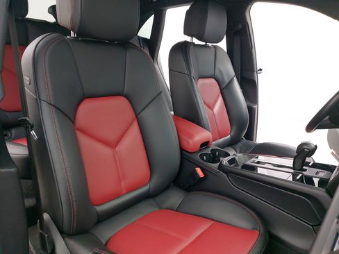 Used 2024 Porsche Macan image 12