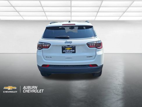 Used 2024 Jeep Compass Latitude AWD/4WD image 4