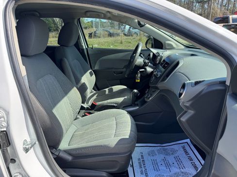 Used 2014 Chevrolet Sonic LT image 17
