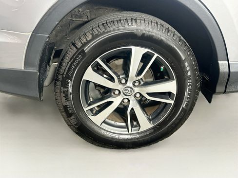 Used 2018 Toyota RAV4 XLE FWD image 11
