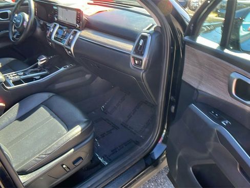 Used 2023 Kia Sorento EX w/ Panoramic Sunroof Package image 17