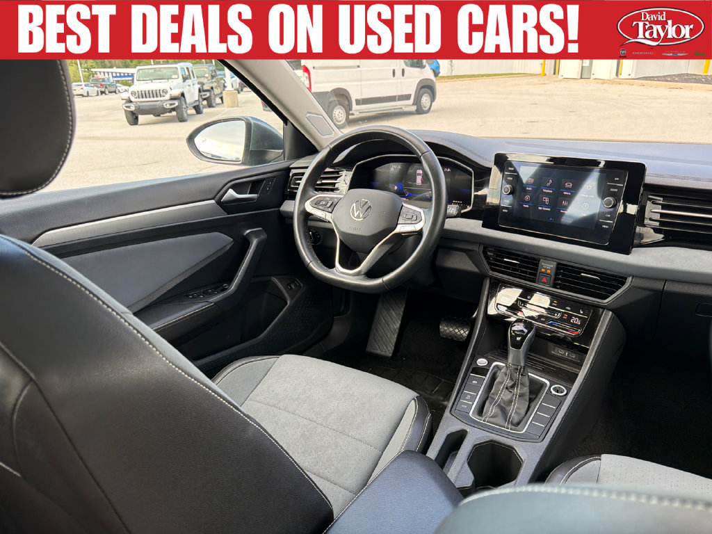 Used 2025 Volkswagen Jetta SE FWD image 34