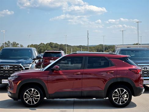 Used 2024 Chevrolet TrailBlazer LT w/ Convenience Package image 4