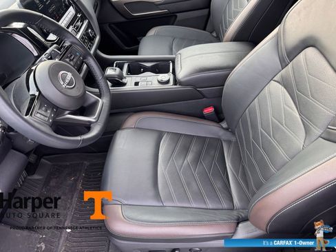 Used 2024 Nissan Pathfinder Platinum image 13