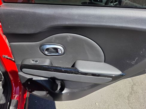 Used 2019 Kia Soul + FWD image 12
