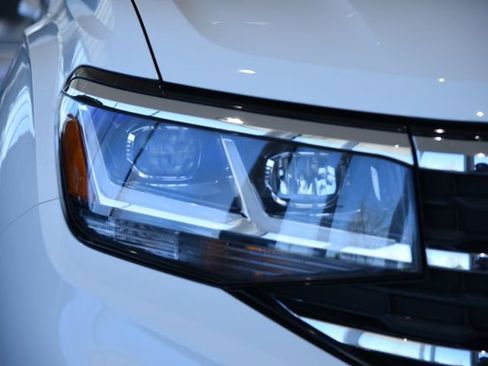 Used 2022 Volkswagen Atlas Cross Sport SEL AWD/4WD image 6
