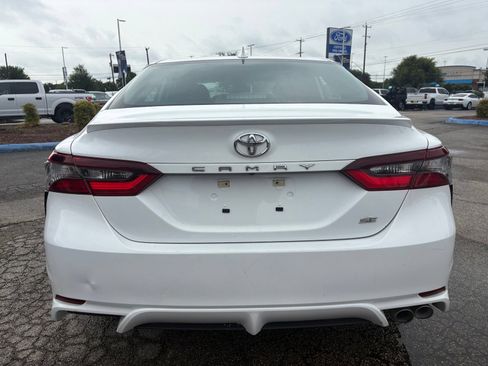 Used 2023 Toyota Camry SE FWD image 4