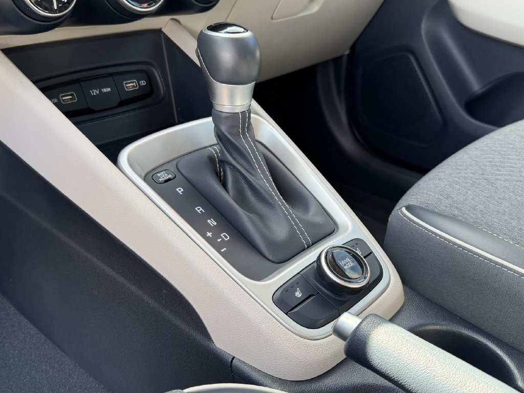 Used 2022 Hyundai Venue Limited FWD image 9