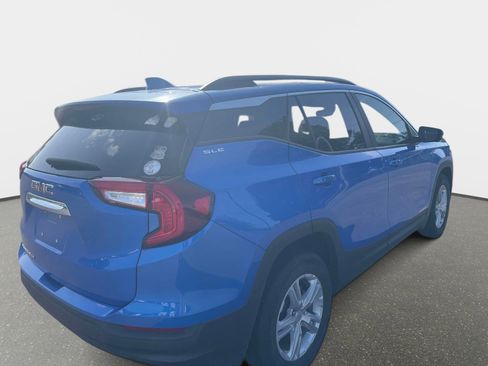 Used 2024 GMC Terrain SLE w/ Driver Convenience Package FWD image 6