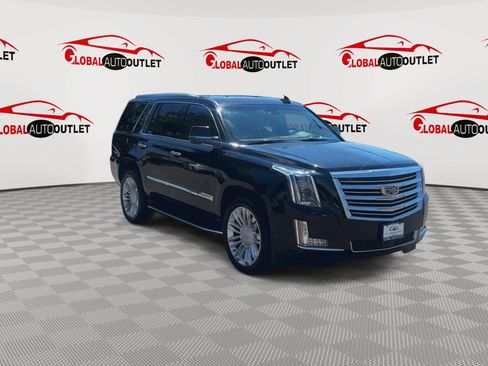 Used 2016 Cadillac Escalade Platinum AWD/4WD image 3