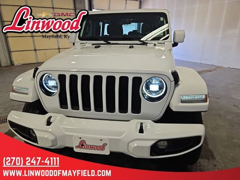 Used 2023 Jeep Wrangler Unlimited Sahara AWD/4WD image 3