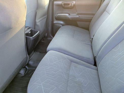 Used 2017 Toyota Tacoma TRD Sport image 29