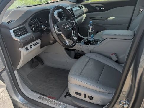 Used 2021 GMC Acadia SLT w/ Technology Package FWD image 18