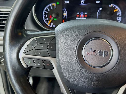 Used 2020 Jeep Grand Cherokee Altitude image 22