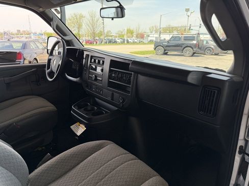 Used 2024 Chevrolet Express 3500 LT w/ LT Preferred Equipment Group RWD image 17