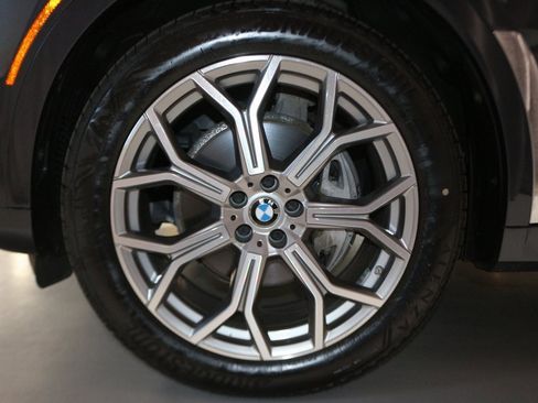 Used 2022 BMW X7 xDrive40i w/ Parking Assistance Package image 7