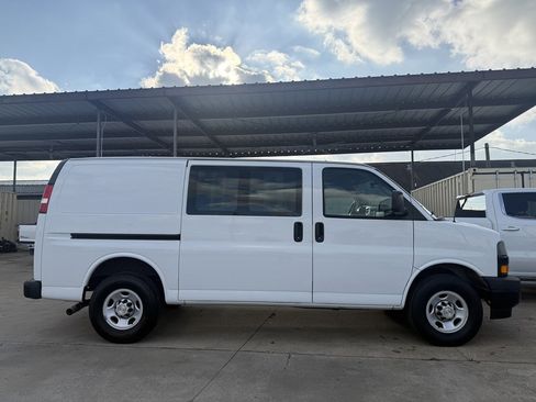 Used 2021 Chevrolet Express 2500 w/ Driver Convenience Package image 4