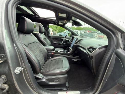 Used 2022 Ford Edge ST-Line w/ Class II Trailer Tow Package AWD/4WD image 10
