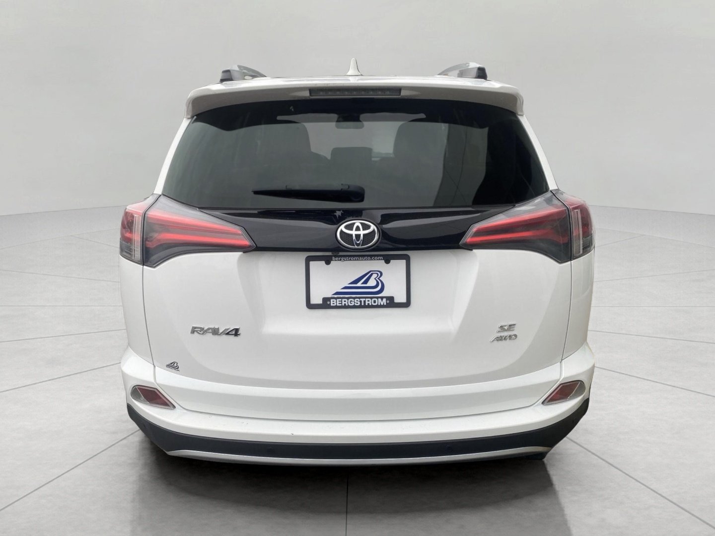 Used 2016 Toyota RAV4 SE w/ Advanced Technology Package AWD/4WD image 8