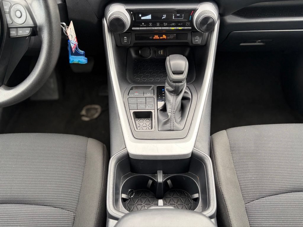 Used 2025 Toyota RAV4 LE AWD/4WD image 27