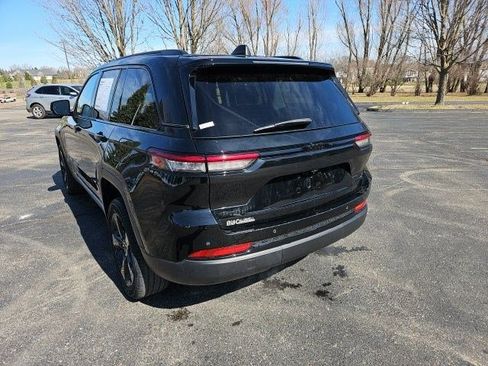 Used 2023 Jeep Grand Cherokee Limited w/ Black Appearance Package image 3