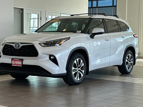 Used 2022 Toyota Highlander XLE AWD/4WD image 8