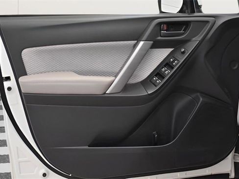 Used 2017 Subaru Forester 2.5i Premium w/ All-Weather Package image 22