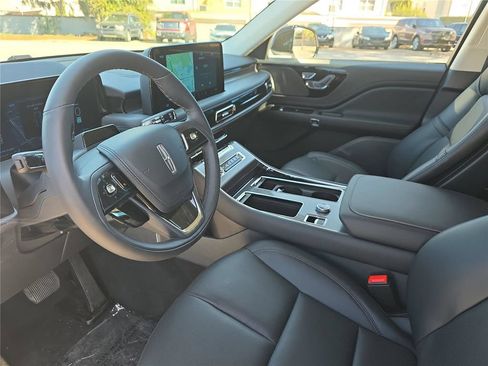 New 2026 Lincoln Aviator AWD image 17