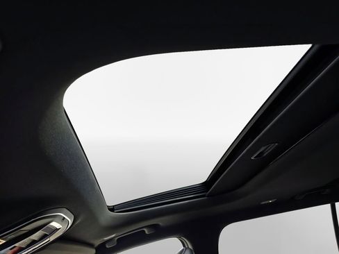 New 2025 Jeep Grand Cherokee L Altitude image 38