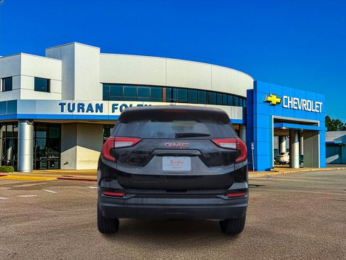 Used 2022 GMC Terrain SLE w/ Driver Convenience Package image 4