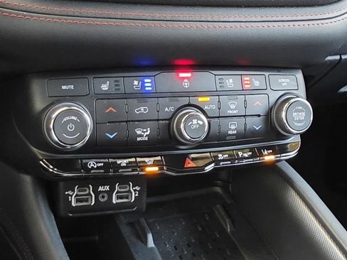 Used 2025 Dodge Durango GT AWD/4WD image 26