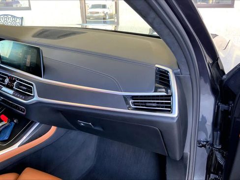 Used 2022 BMW X7 xDrive40i w/ M Sport Package image 19