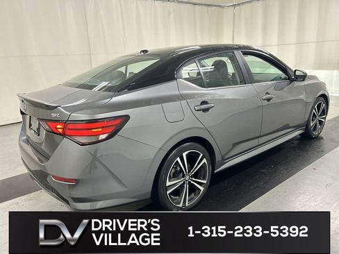 Used 2023 Nissan Sentra SR w/ SR Premium Package FWD image 2