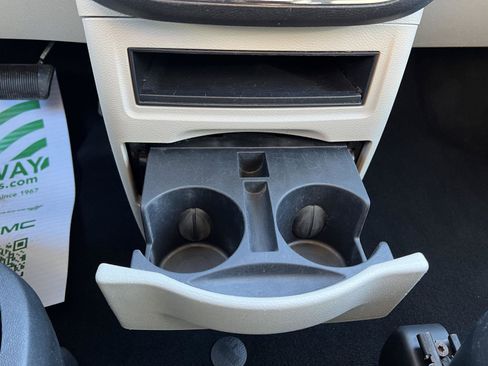 Used 2018 Dodge Grand Caravan SE w/ UConnect Hands-Free Group image 26