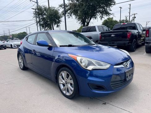Used 2016 Hyundai Veloster FWD image 3