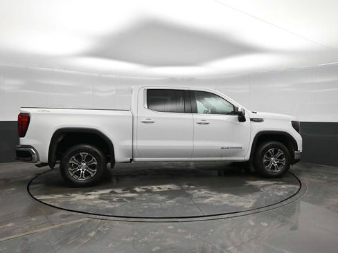 New 2026 GMC Sierra 1500 SLE w/ Preferred Package image 9