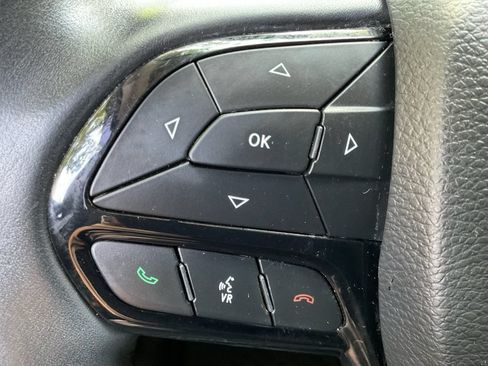 Used 2019 Jeep Cherokee Latitude Plus AWD/4WD image 34